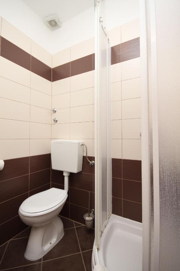 Family Friendly Apartments With A Swimming Pool Povljana, Pag - 244 Zewnętrze zdjęcie
