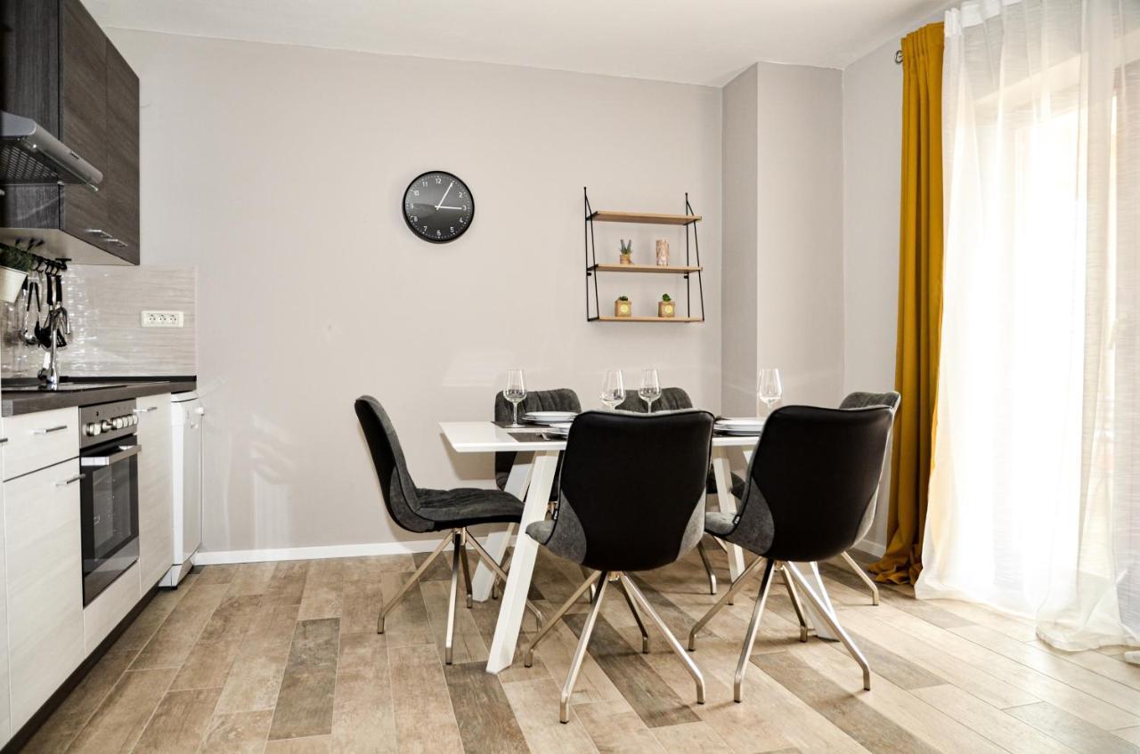 Family Friendly Apartments With A Swimming Pool Povljana, Pag - 244 Zewnętrze zdjęcie
