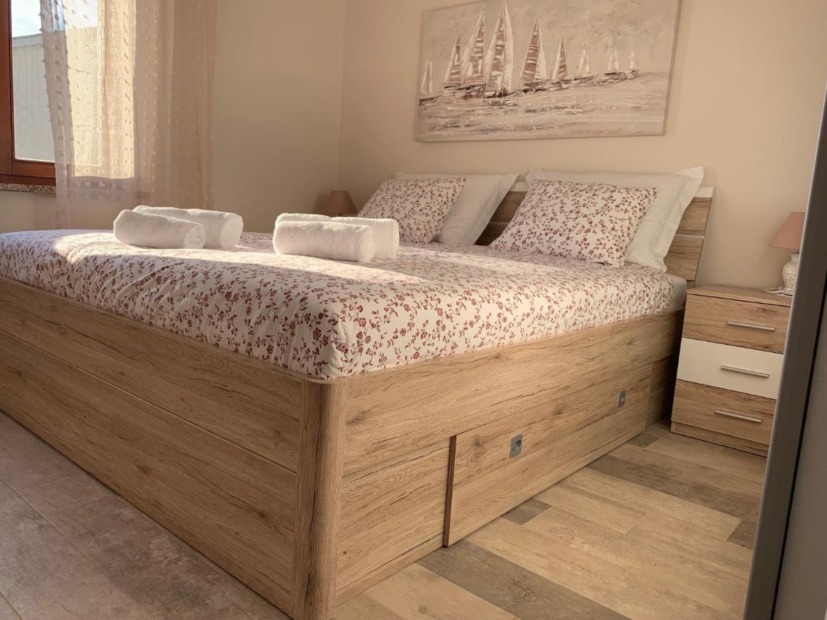 Family Friendly Apartments With A Swimming Pool Povljana, Pag - 244 Zewnętrze zdjęcie