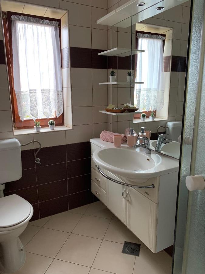 Family Friendly Apartments With A Swimming Pool Povljana, Pag - 244 Zewnętrze zdjęcie