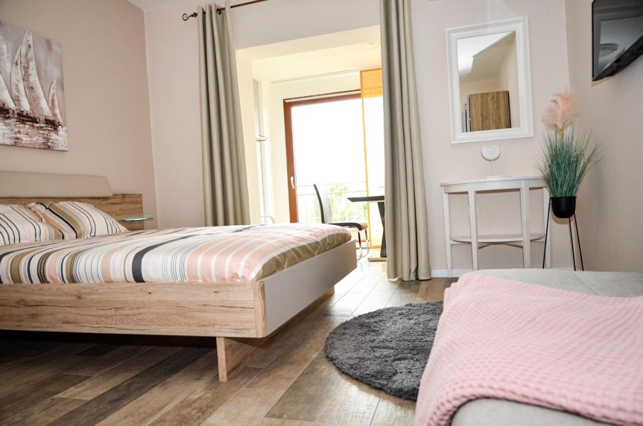 Family Friendly Apartments With A Swimming Pool Povljana, Pag - 244 Zewnętrze zdjęcie