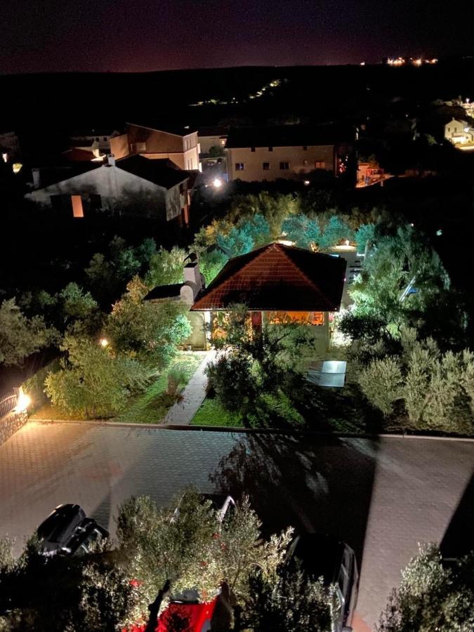Family Friendly Apartments With A Swimming Pool Povljana, Pag - 244 Zewnętrze zdjęcie