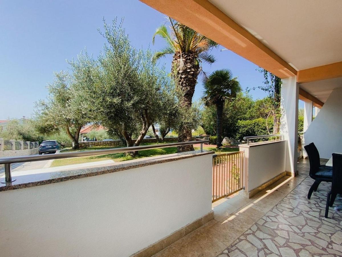 Family Friendly Apartments With A Swimming Pool Povljana, Pag - 244 Zewnętrze zdjęcie