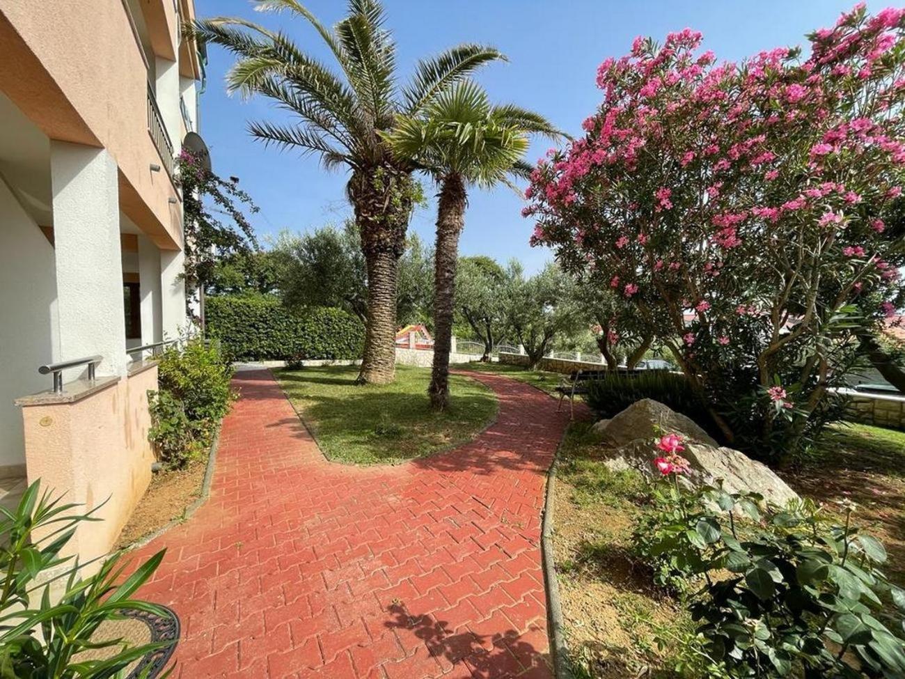 Family Friendly Apartments With A Swimming Pool Povljana, Pag - 244 Zewnętrze zdjęcie